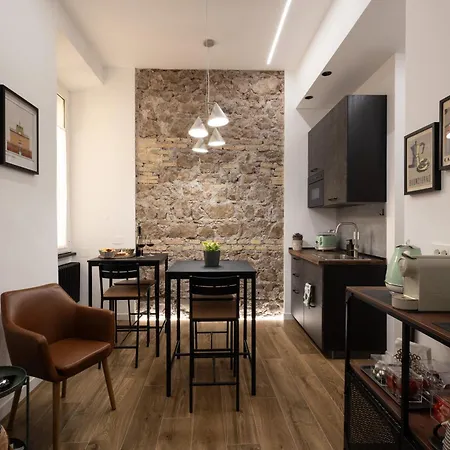 Style & Stone 4*